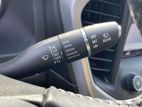 Used 2021 GMC Acadia SLT image 32