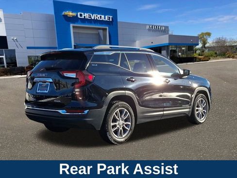 Used 2024 GMC Terrain SLT w/ Infotainment Package II image 7