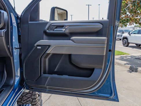 Used 2024 Chevrolet Silverado 2500 ZR2 w/ Technology Package AWD/4WD image 31