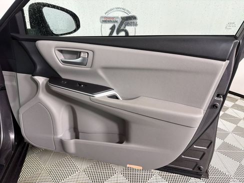 Used 2016 Toyota Camry LE image 14