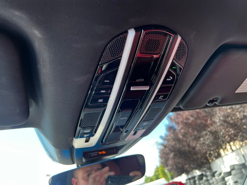Used 2020 Porsche Cayenne AWD/4WD image 45