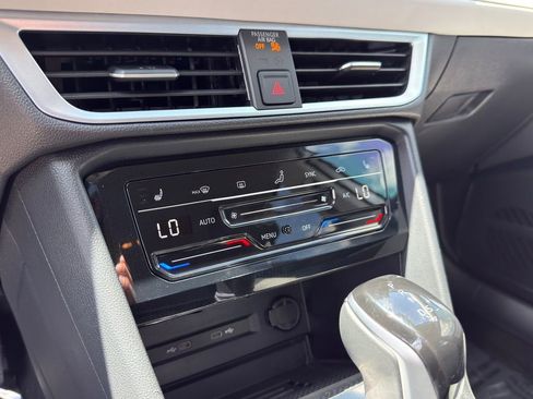 New 2025 Volkswagen Taos SE FWD image 16