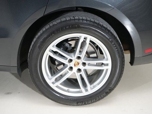 Used 2023 Porsche Macan AWD image 28