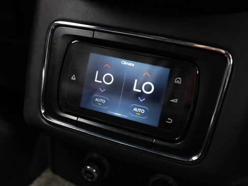 Used 2019 Bentley Bentayga image 81