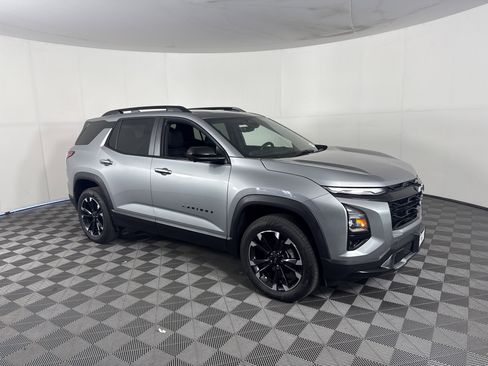 Used 2025 Chevrolet Equinox RS w/ Safety and Technology Package image 2