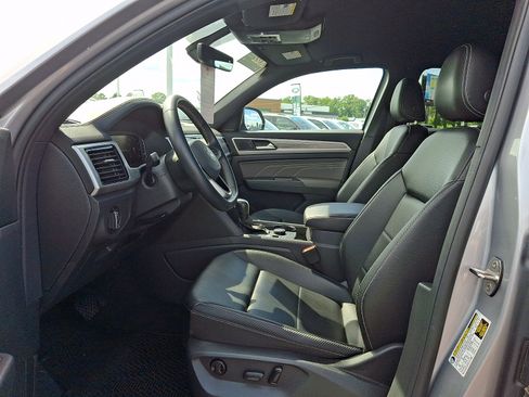 Certified 2022 Volkswagen Atlas Cross Sport SE w/ Black Wheel Package AWD/4WD image 13