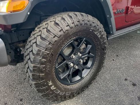 Used 2022 Jeep Gladiator Sport AWD/4WD image 10