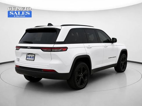 Used 2023 Jeep Grand Cherokee Altitude AWD/4WD image 7