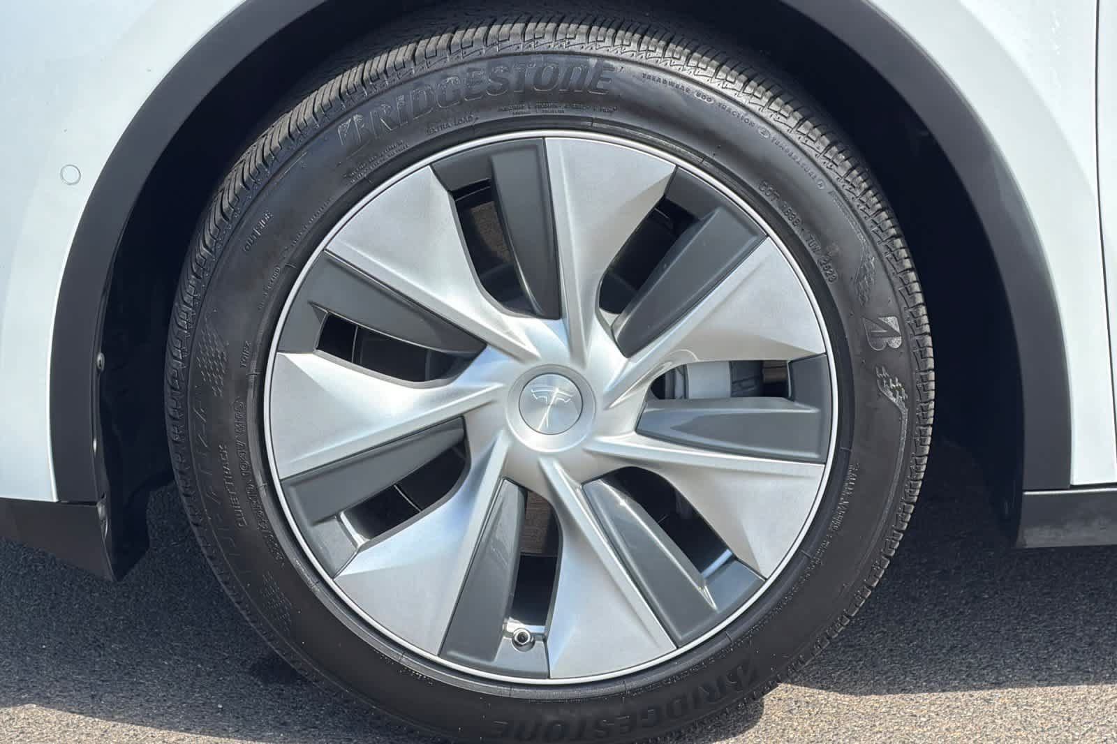 Used 2022 Tesla Model Y Long Range AWD/4WD image 29