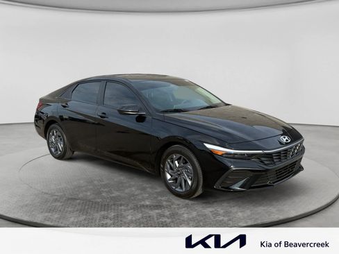 Used 2024 Hyundai Elantra SEL FWD image 3