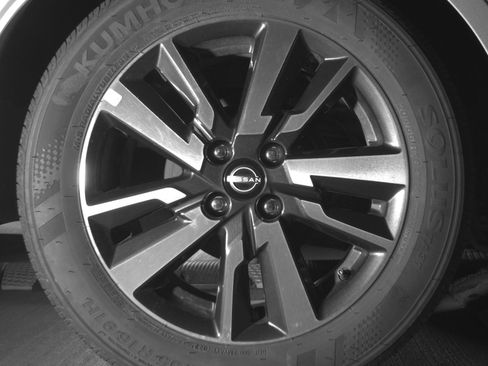 Used 2025 Nissan Versa SV image 15