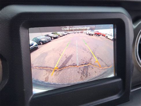 Used 2018 Jeep Wrangler Unlimited Sahara w/ LED Lighting Group image 20