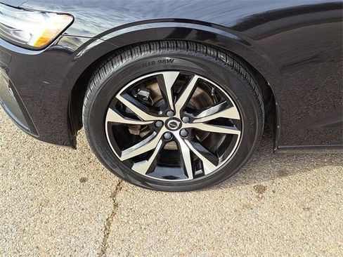 Used 2024 Volvo S60 B5 Core image 9