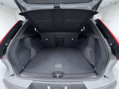 Used 2025 Volvo XC40 B5 Core AWD/4WD image 16