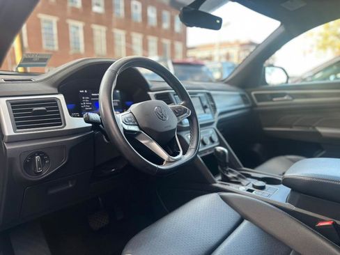 Used 2022 Volkswagen Atlas Cross Sport SE image 26