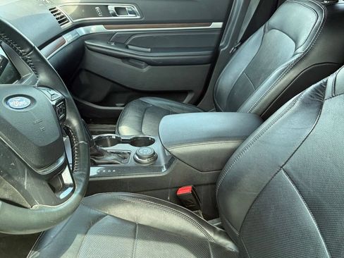Used 2018 Ford Explorer Limited w/ Ford Safe & Smart Package AWD/4WD image 10