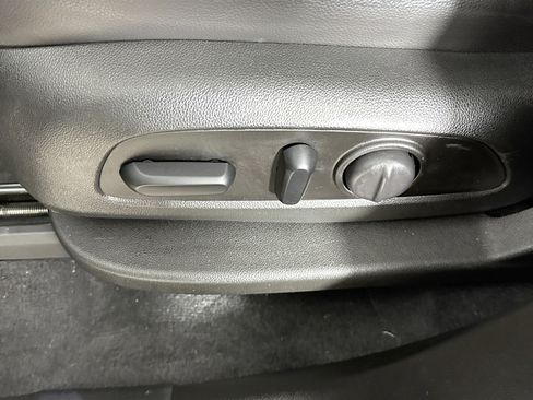 Used 2021 Chevrolet Traverse RS image 24