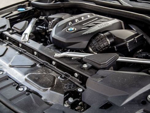 Used 2020 BMW X5 M50i image 25