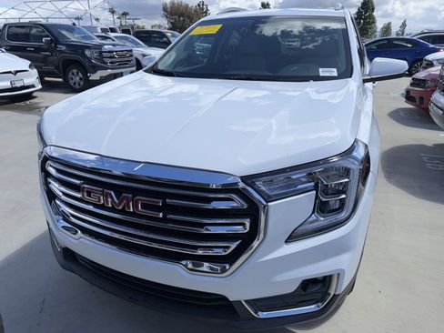 Used 2022 GMC Terrain SLT image 1