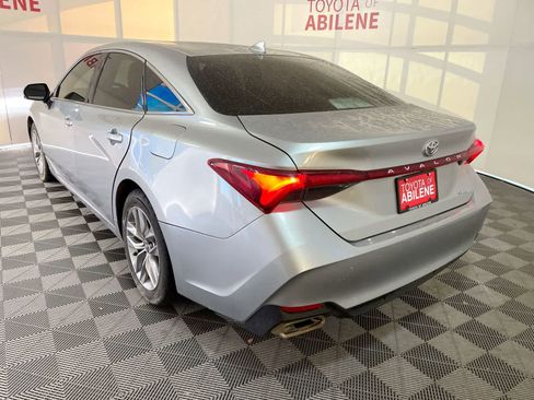 Used 2022 Toyota Avalon XLE FWD image 3