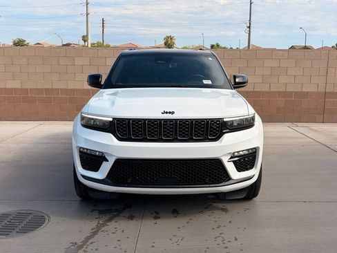 Used 2024 Jeep Grand Cherokee Summit AWD/4WD image 4