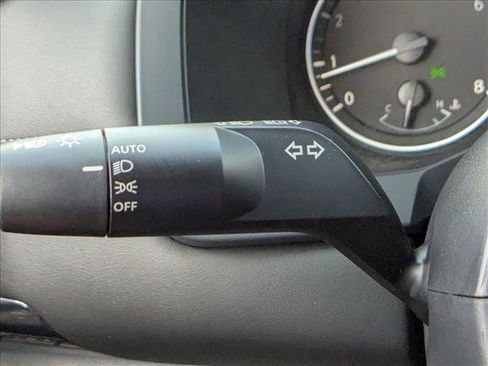 Used 2024 Nissan Pathfinder S image 28