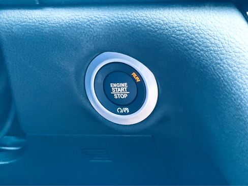 New 2025 Chrysler Pacifica Select image 28