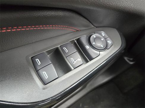 Used 2025 Chevrolet Trax RS image 32