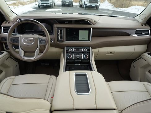 Used 2024 GMC Yukon XL Denali w/ Advanced Technology Package image 30