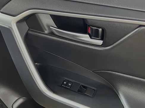 Used 2021 Toyota RAV4 XLE image 32