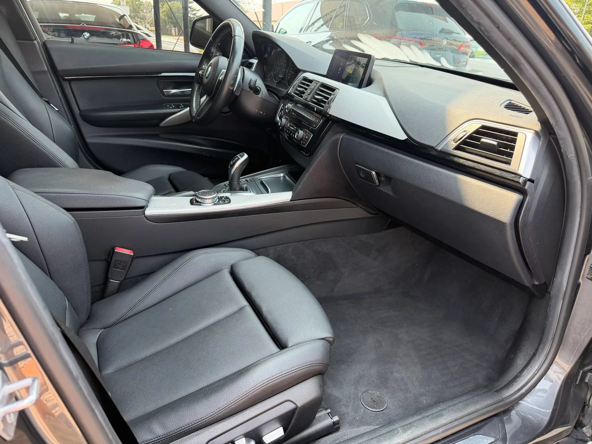 Used 2017 BMW 340i xDrive Sedan w/ Technology Package AWD/4WD image 20