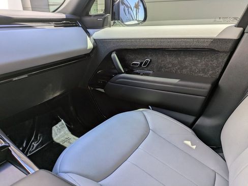 Used 2025 Land Rover Range Rover Sport Dynamic SE image 19