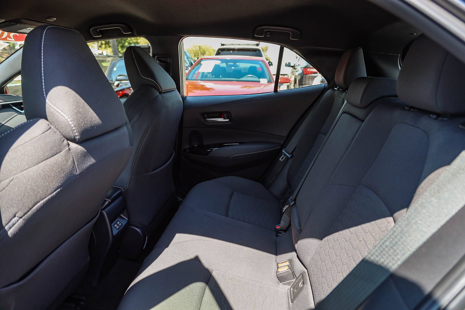 Certified 2025 Toyota Corolla SE w/ SE Package FWD image 16