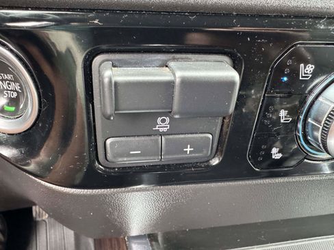 Used 2024 GMC Sierra 1500 SLT w/ SLT Premium Plus Package AWD/4WD image 40