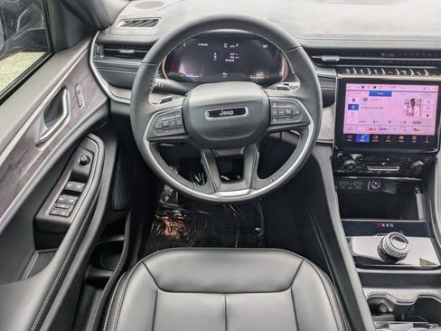 New 2025 Jeep Grand Cherokee L Limited w/ Black Appearance Package image 14