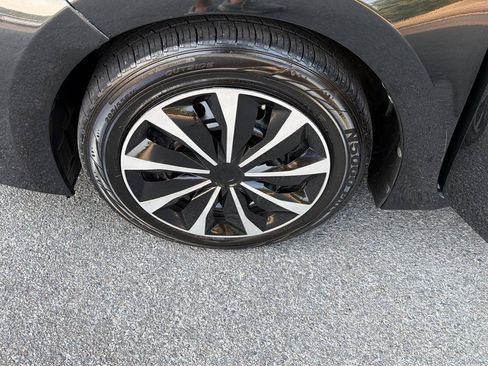 Used 2019 Toyota Corolla LE FWD image 34