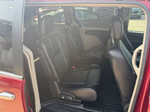 Used 2012 Chrysler Town & Country Touring-L w/ Entertainment Group #2 FWD image 8