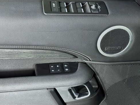 Used 2023 Land Rover Discovery S R-Dynamic image 19