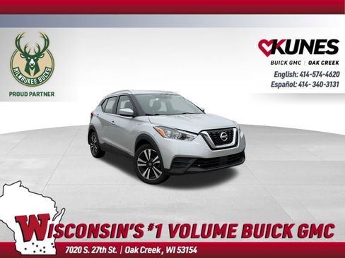Used 2020 Nissan Kicks SV image 1