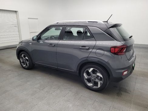 Used 2025 Hyundai Venue Limited image 3