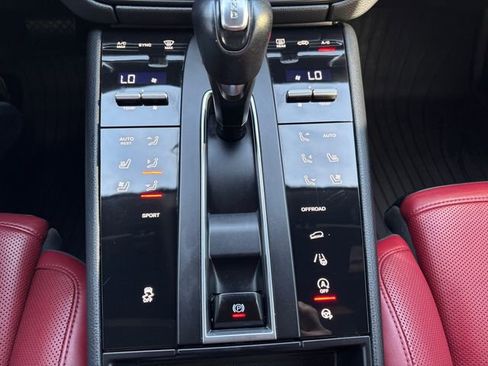 Used 2022 Porsche Macan image 23