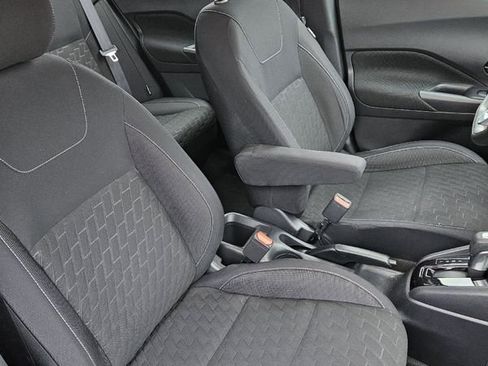 Used 2022 Nissan Kicks S image 17