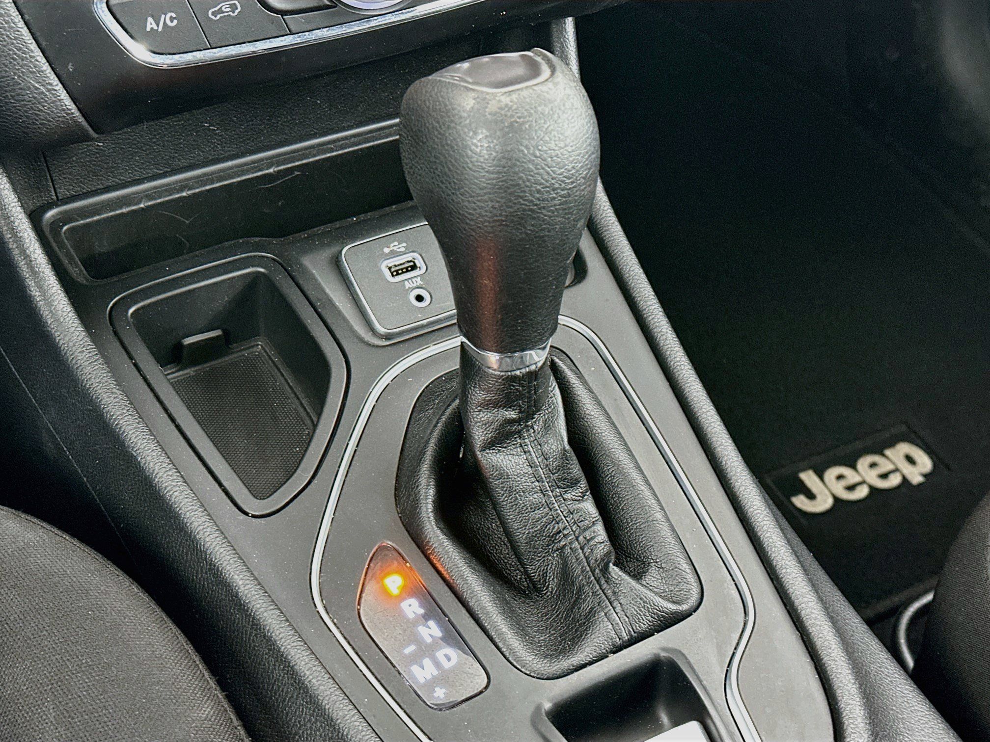 Used 2019 Jeep Cherokee Latitude w/ Popular Appearance Group FWD image 24