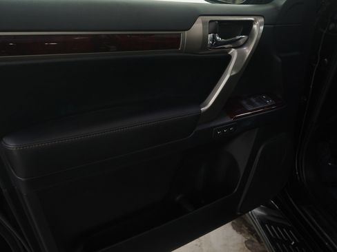 Used 2016 Lexus GX 460 image 22
