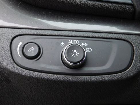 Used 2021 Buick Encore Preferred w/ Safety Package image 21