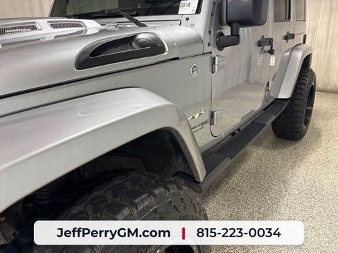 Used 2018 Jeep Wrangler Unlimited Sahara w/ Connectivity Group AWD/4WD image 11