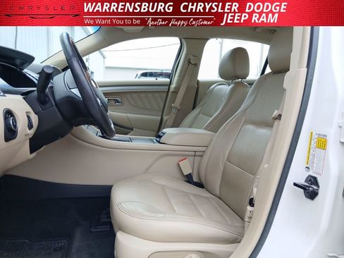 Used 2015 Ford Taurus SEL image 12