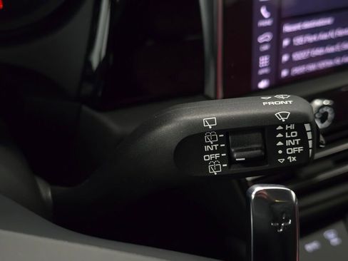 Certified 2025 Porsche Macan image 37