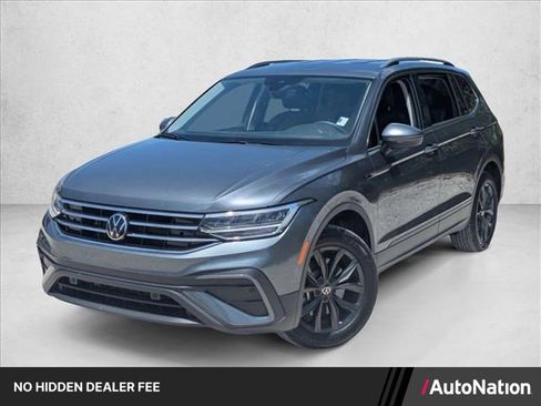 Used 2024 Volkswagen Tiguan SE FWD image 1