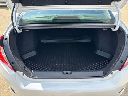 Used 2019 Honda Civic Touring image 23